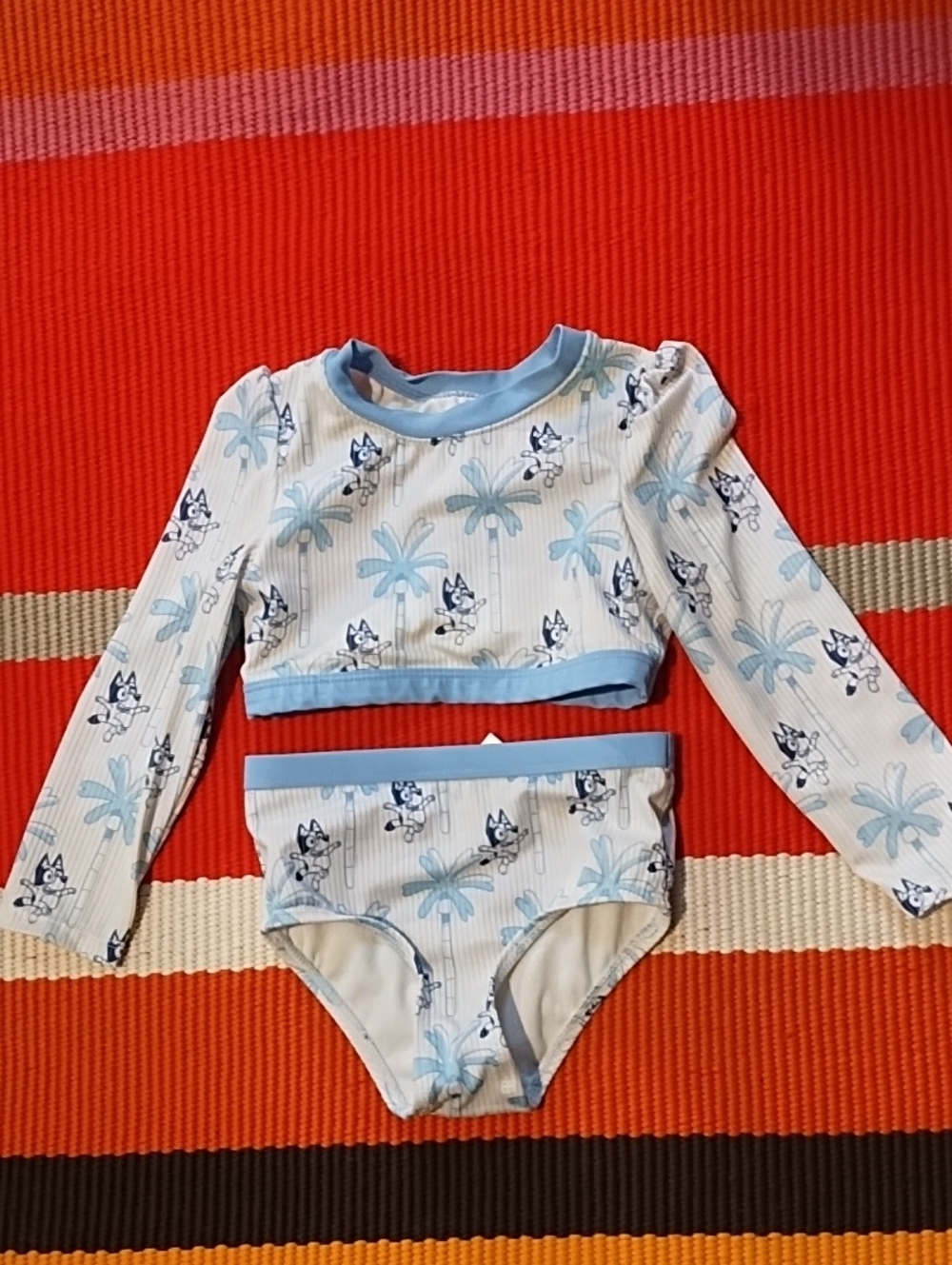 Bluey EUC Size 3T Girls' Light Blue Palm-Print Long Sleeve Swim Rashguard Set.